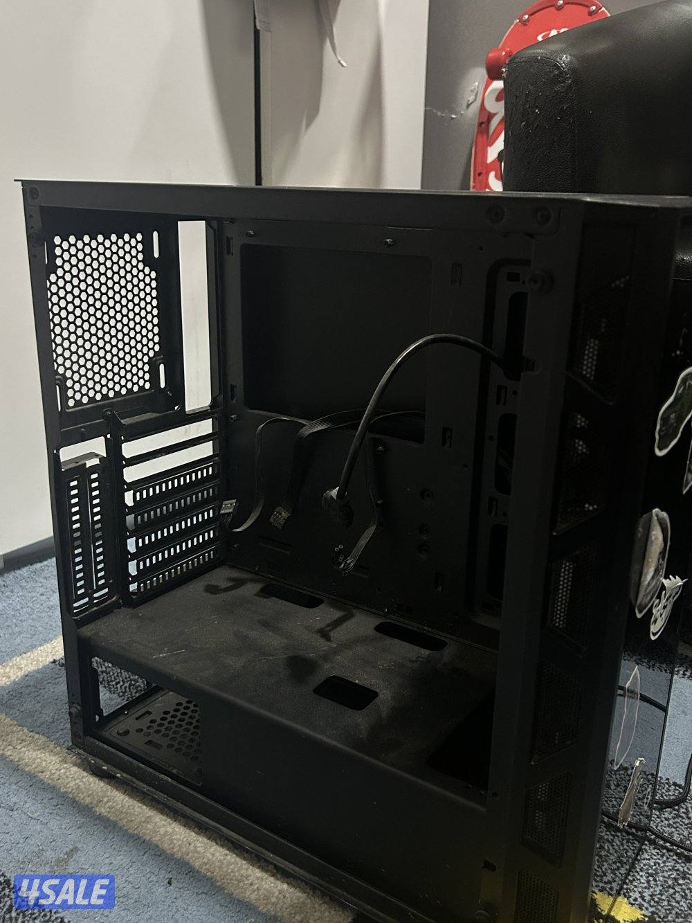 Gameon gaming pc frame with installed rgb fans0