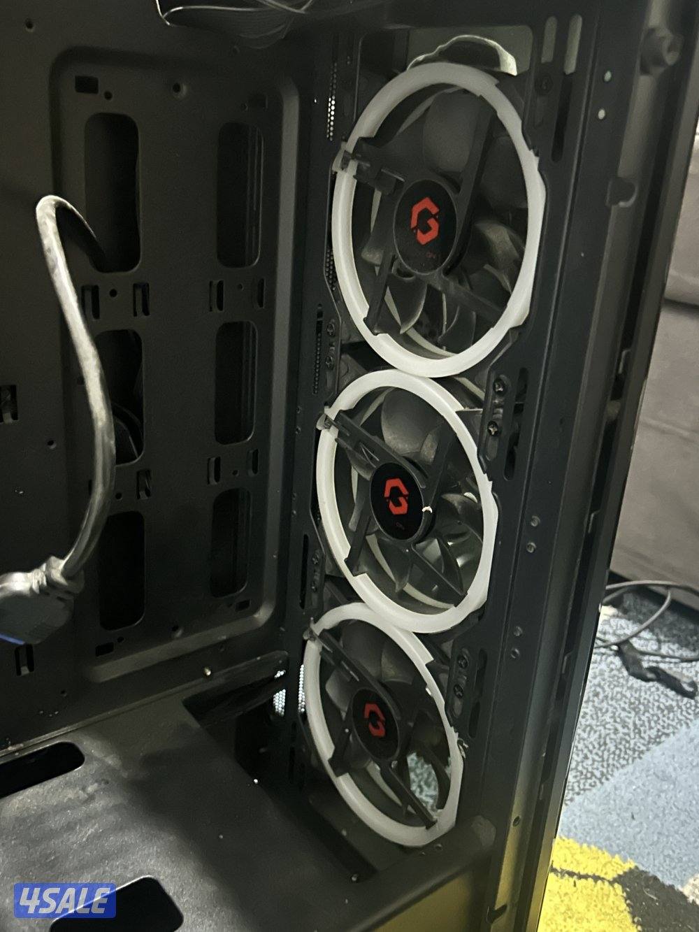 Gameon gaming pc frame with installed rgb fans1