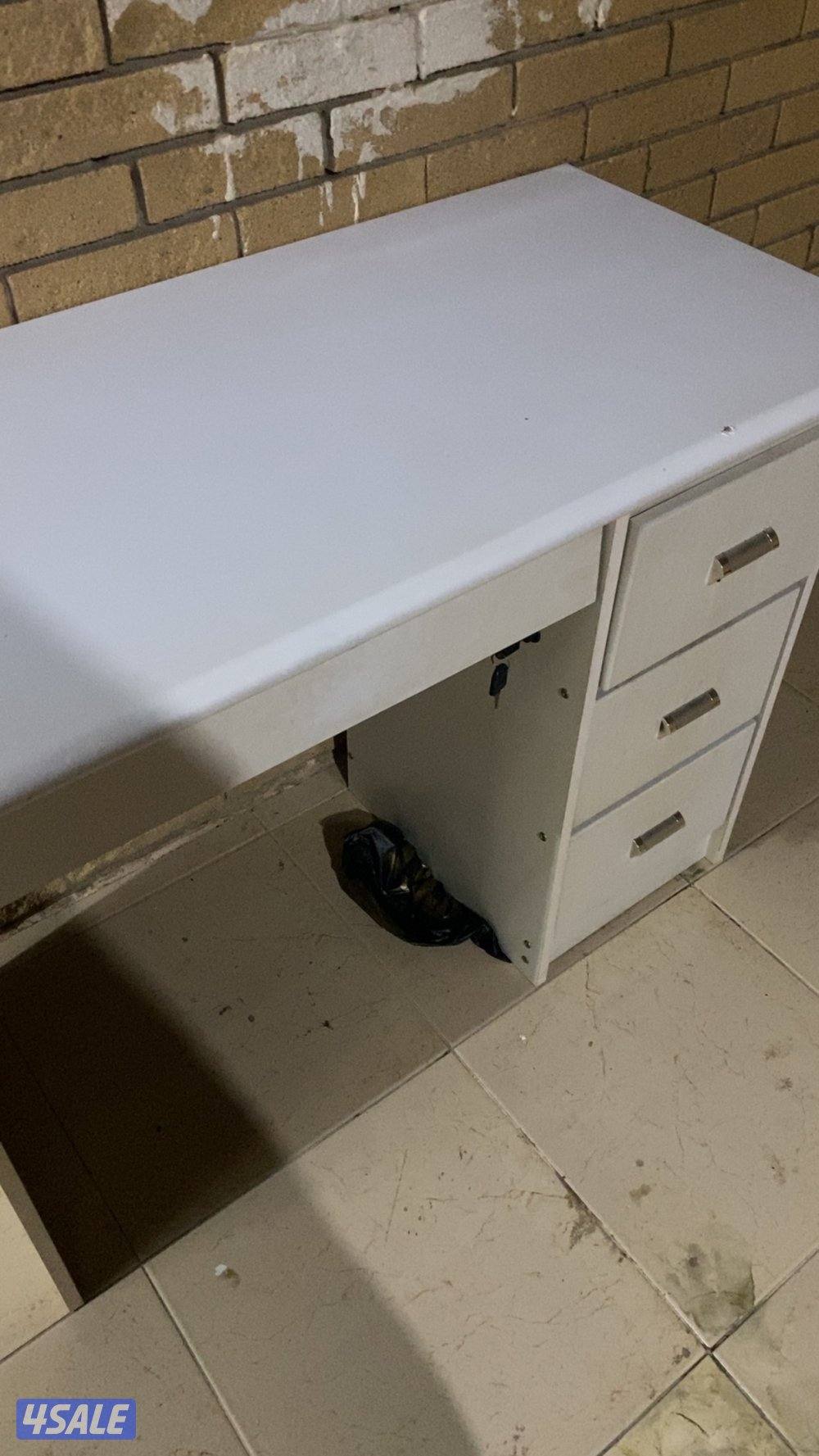 طاوله تصلح قيم او للدراسه1