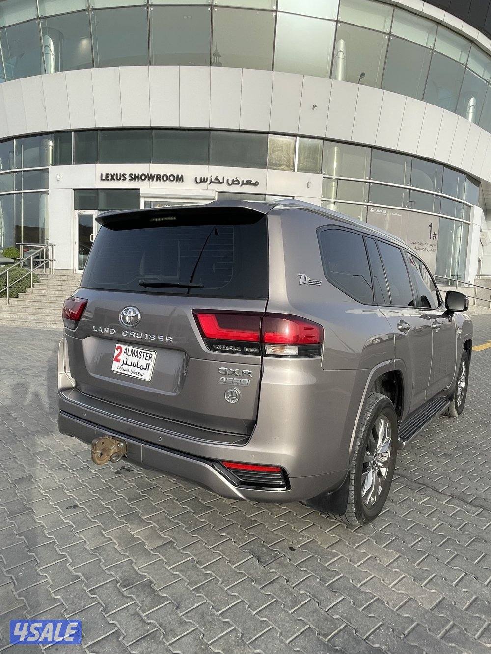 للبيع لاند كروزر GXR. ايرو موديل 2022 صبغ الوكاله4