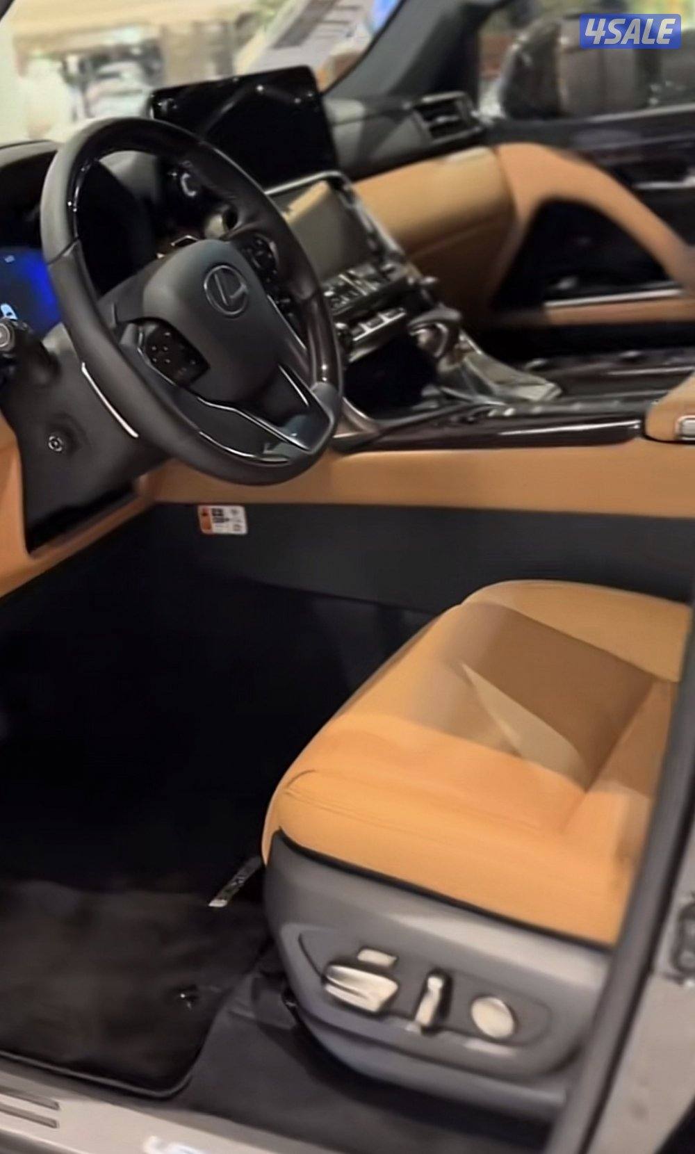 جيب لكزس 2023 اسود2