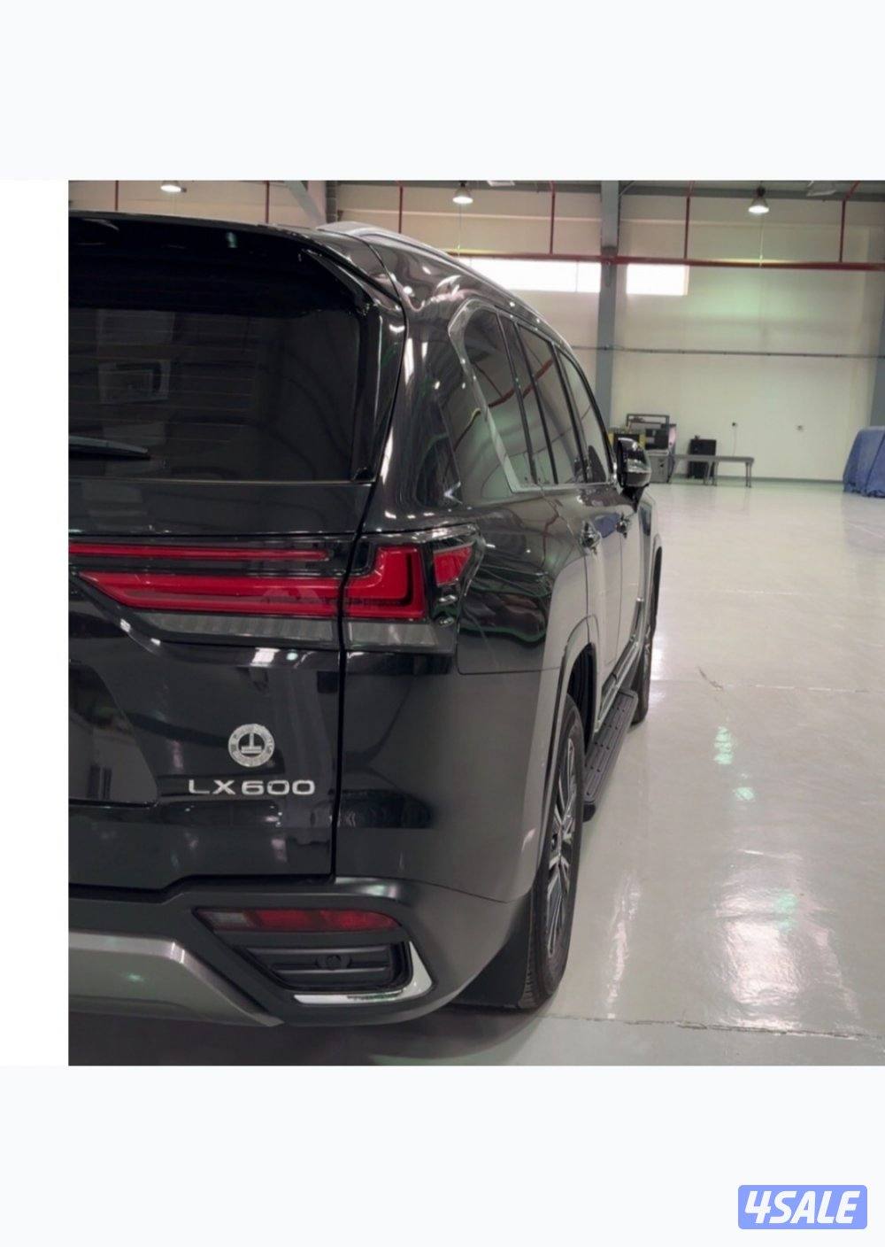 جيب لكزس 2023 اسود1