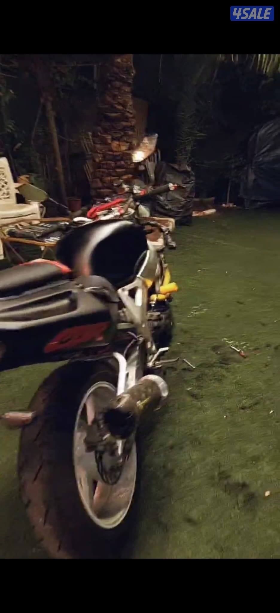 للبيع هوندا  900 CRB1