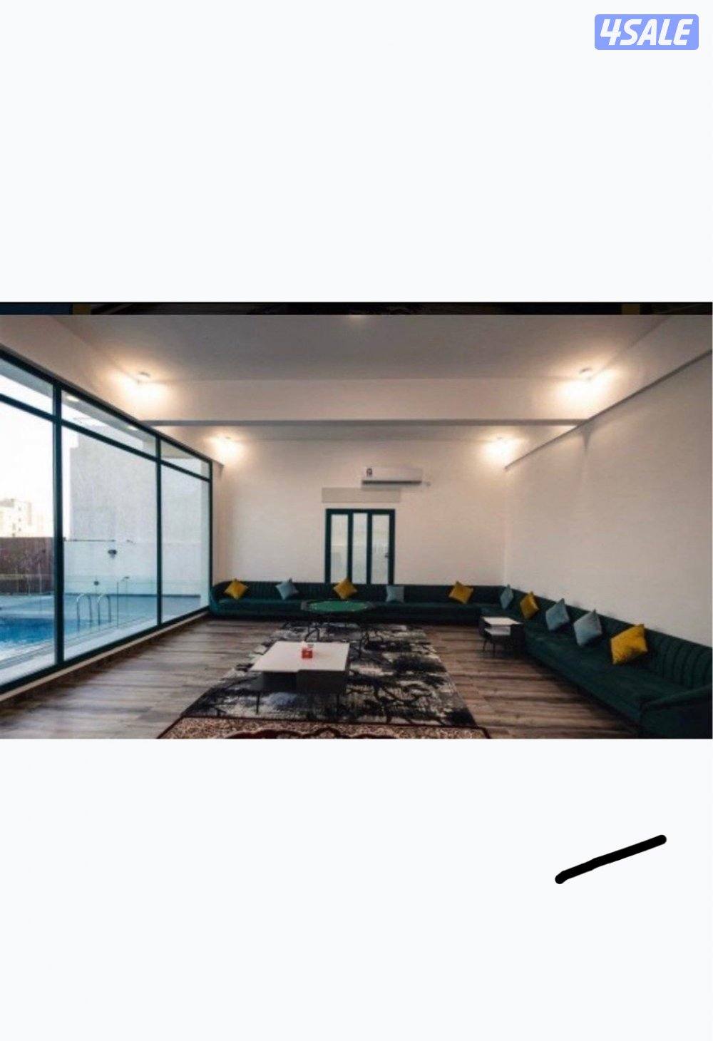 للبيع شاليه علي الخور مباشرة مساحة 528م/واجهة 16متر0