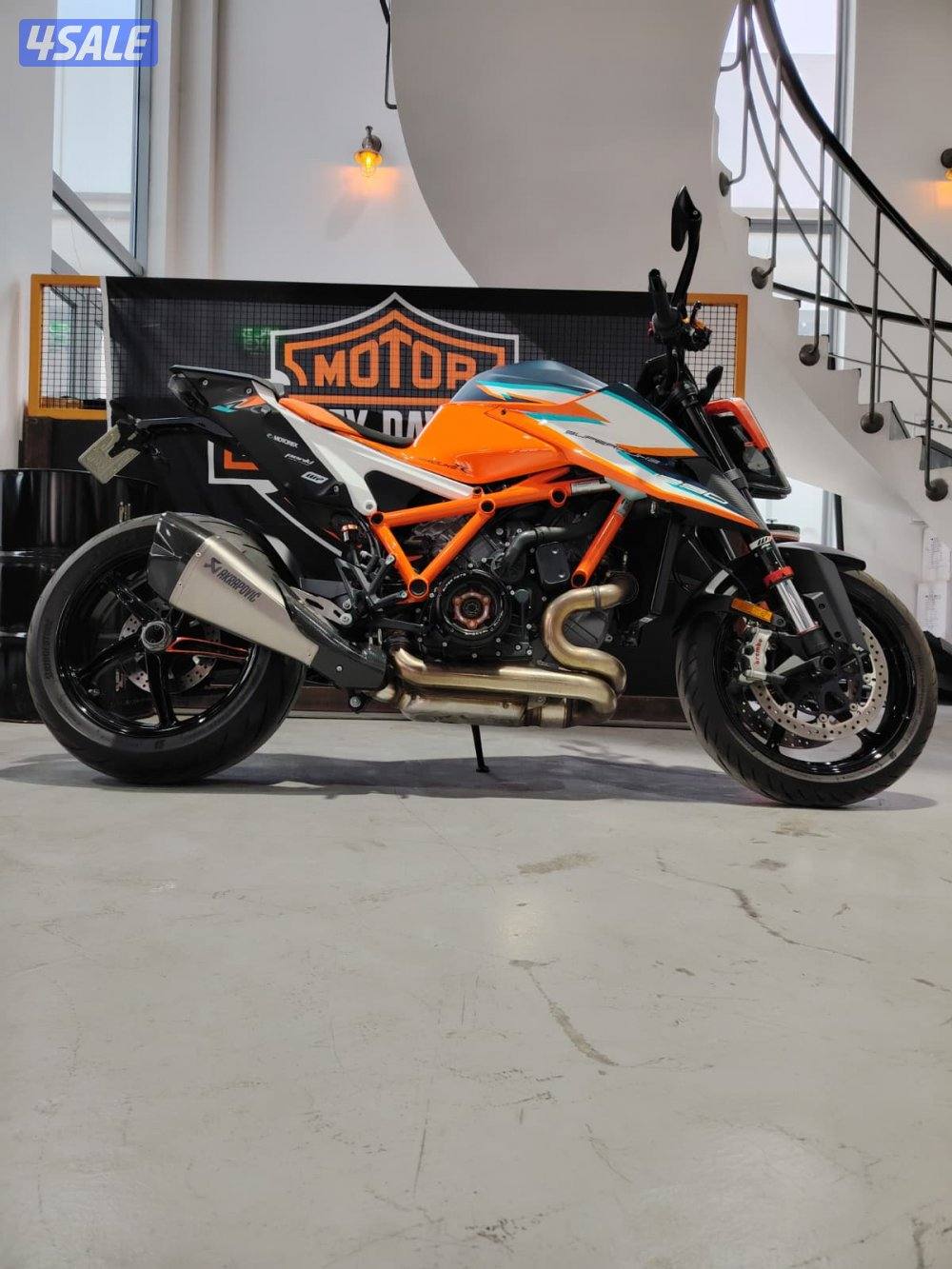 2021 KTM 1290 Super Duke R2