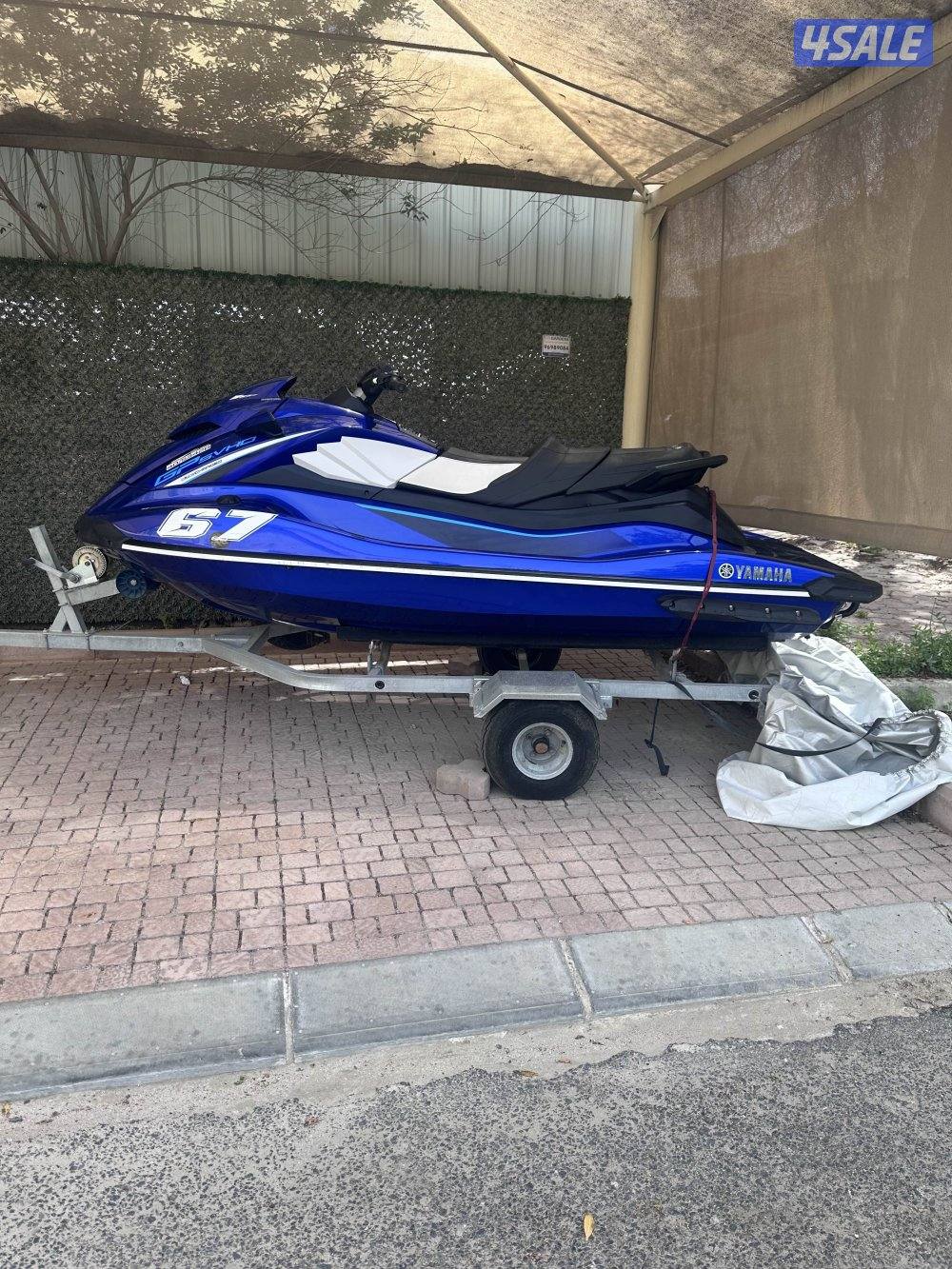 للبيع جت سكي yamaha GP1800R نظيف و بحالة الوكاله ما يحتاج شي0