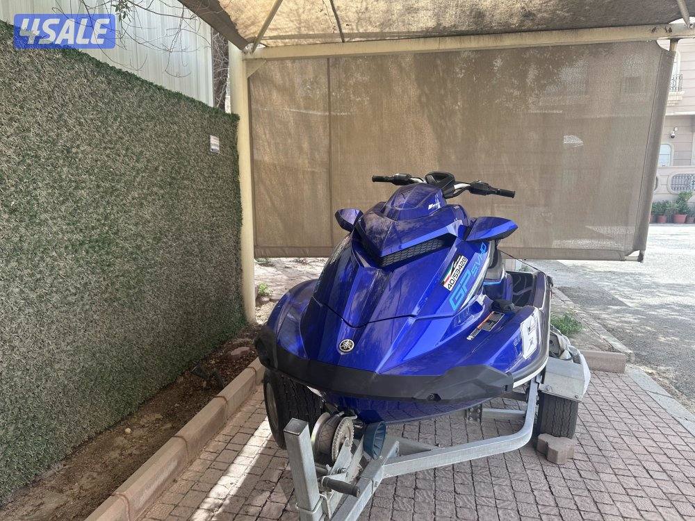 للبيع جت سكي yamaha GP1800R نظيف و بحالة الوكاله ما يحتاج شي2