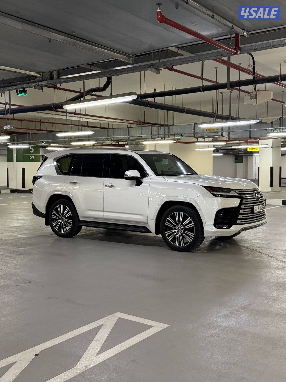 للبيع لكزس Lx600 صبغ وكالة عداد 61 الف2