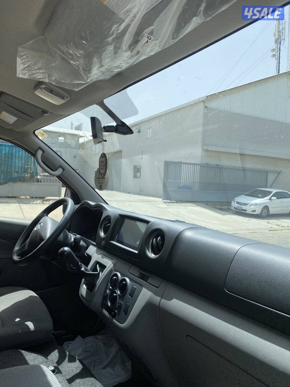 للبيع باص نيسان مغفل موديل 2022 ماشي 60 ألف شرط الفحص3