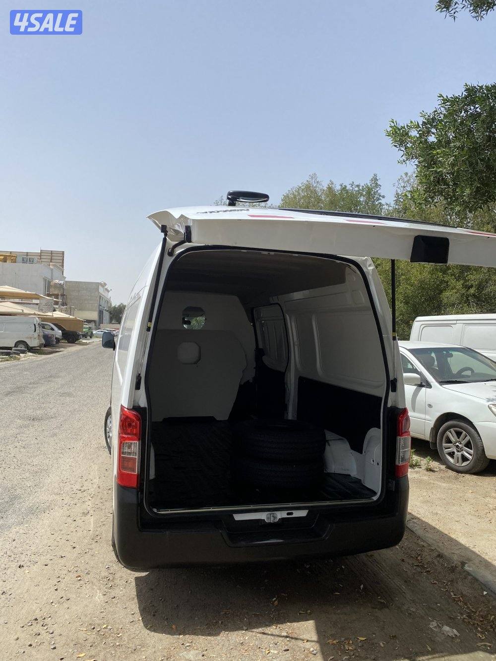 للبيع باص نيسان مغفل موديل 2022 ماشي 60 ألف شرط الفحص5