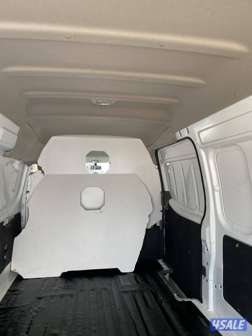 للبيع باص نيسان مغفل موديل 2022 ماشي 60 ألف شرط الفحص7