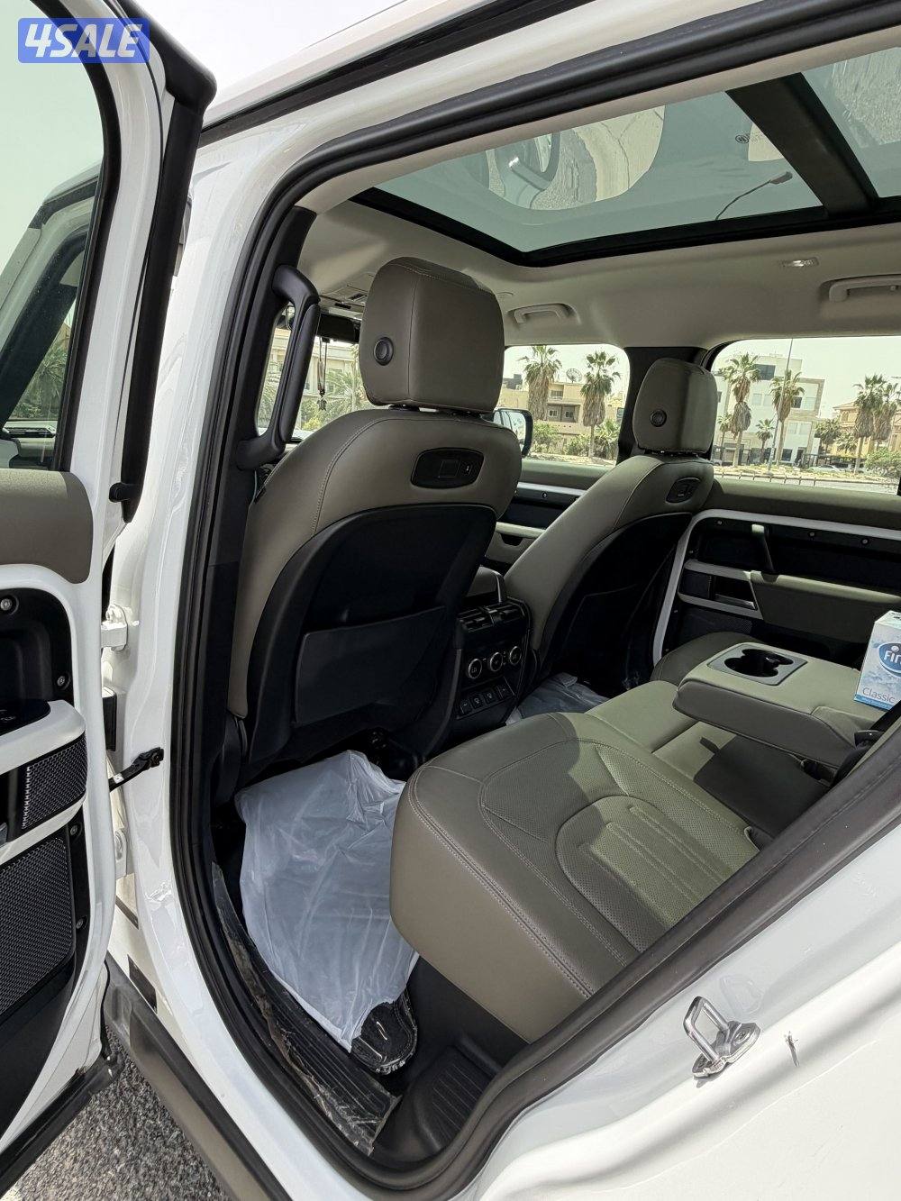 للبيع ديفندر SE110 موديل 2022 وارد الكويت قابل للمساومه بالمعقول0