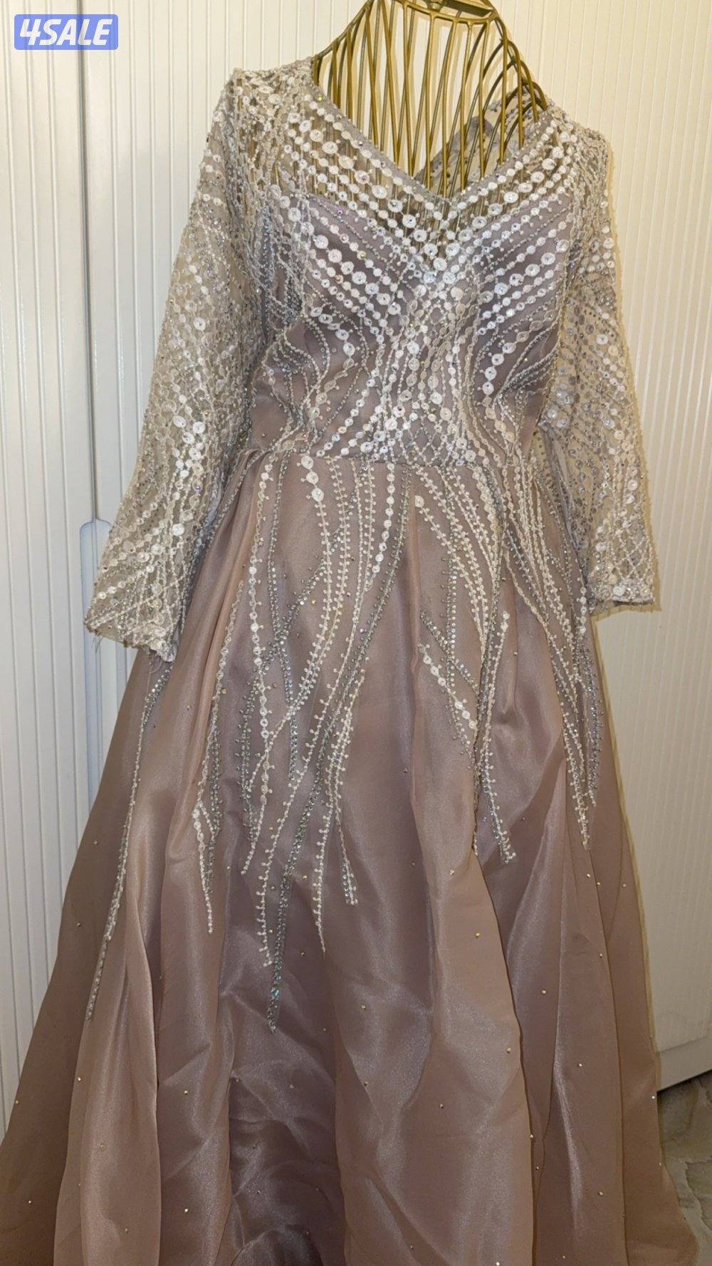 نفنوف عرس لبسه وحده والخامه شاريتها غاليه لونها لحمي0