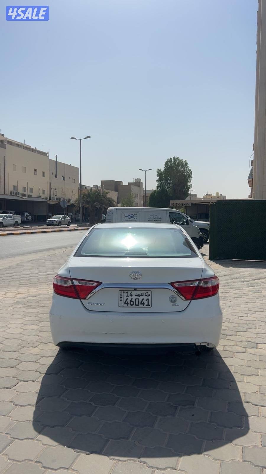 للبيع كامري وارد الساير بيضاء ماشيه 220الف جي ال1