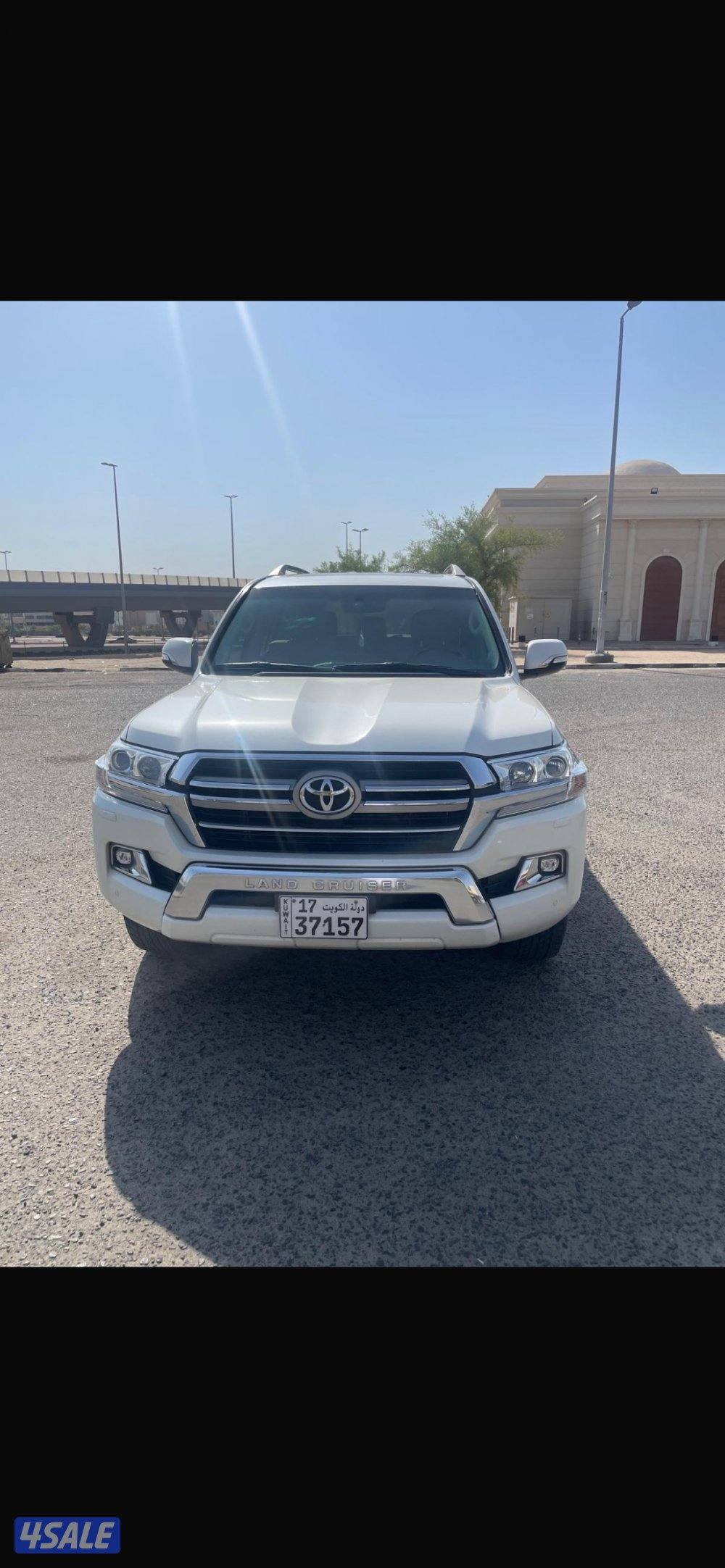 لاندكروز VXR 2019 ابيض0
