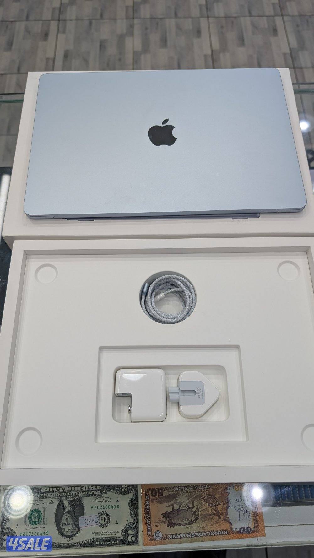 Apple iPad Air M4 (15 inch)2