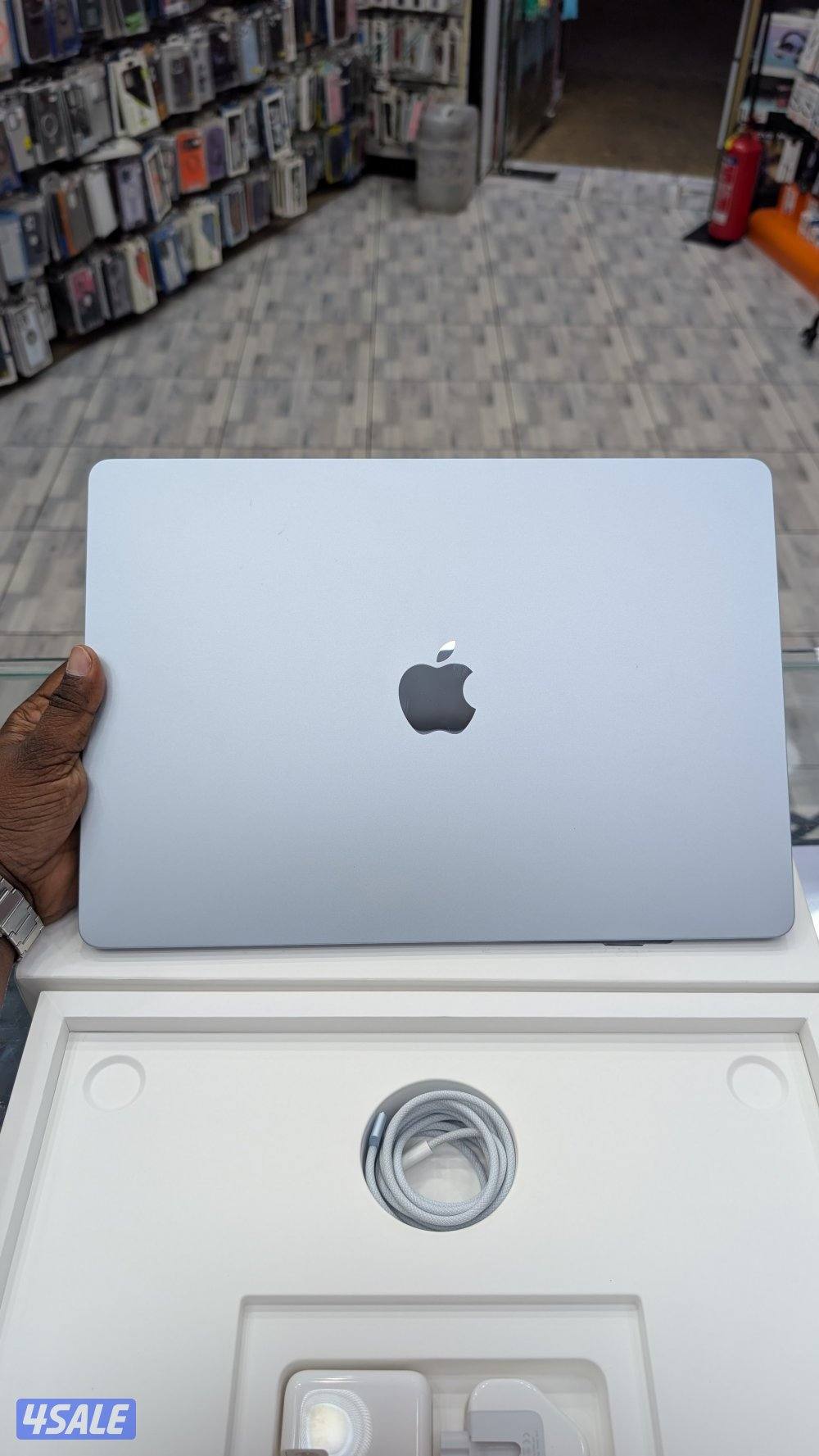 Apple iPad Air M4 (15 inch)5