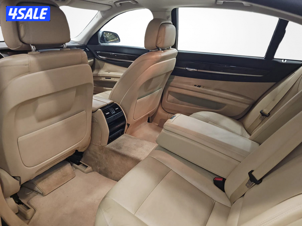 BMW 7 Series4