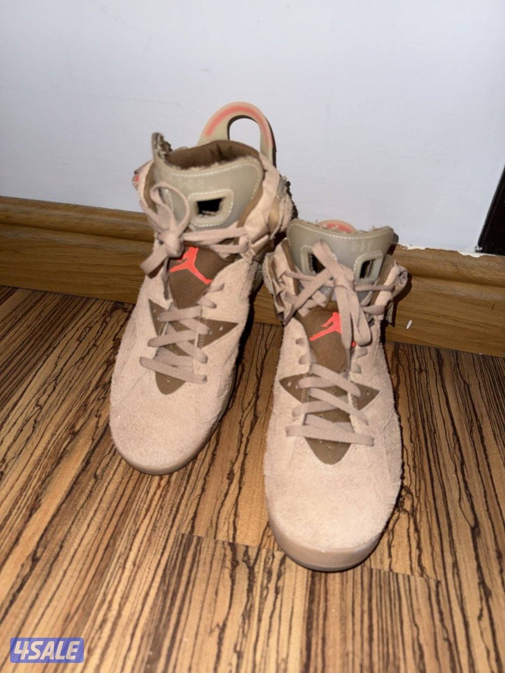 Jordan x Travis scott0