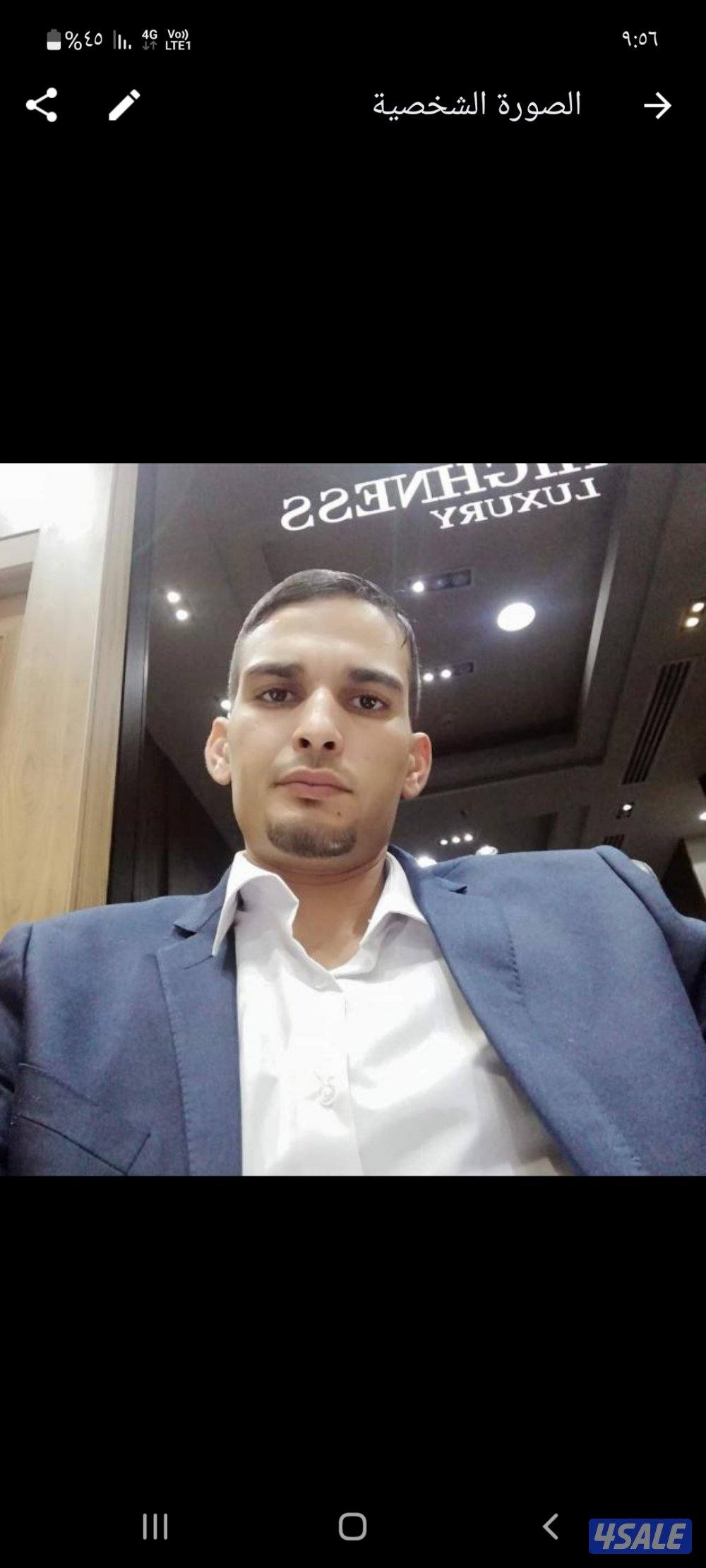 ابحث عن عمل بائع او كاشير  وكنت اعمل فى مجال الاقمشة والملابس والعطور0