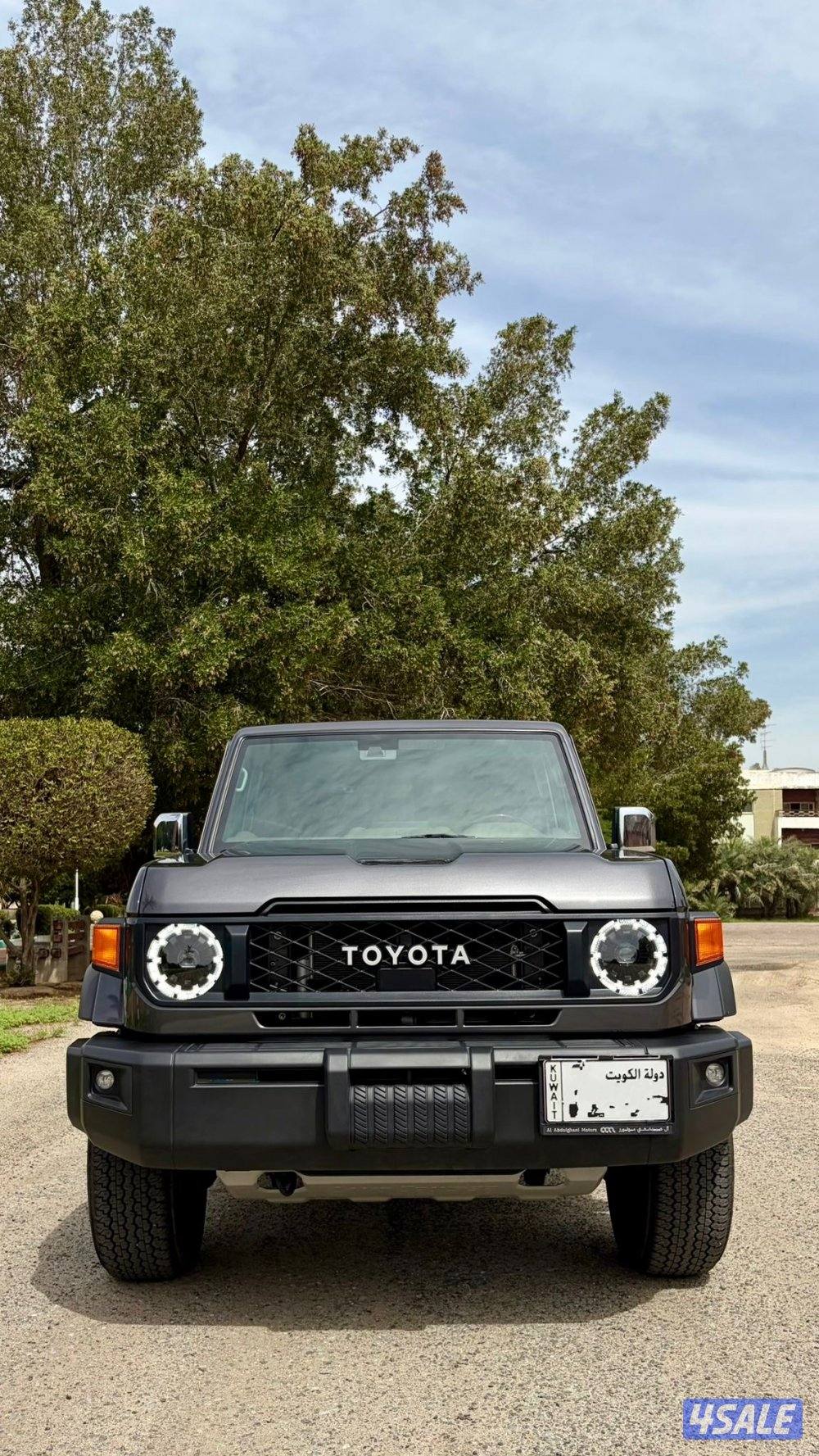 لاند كروزر ( ربع ) LX Toyota0