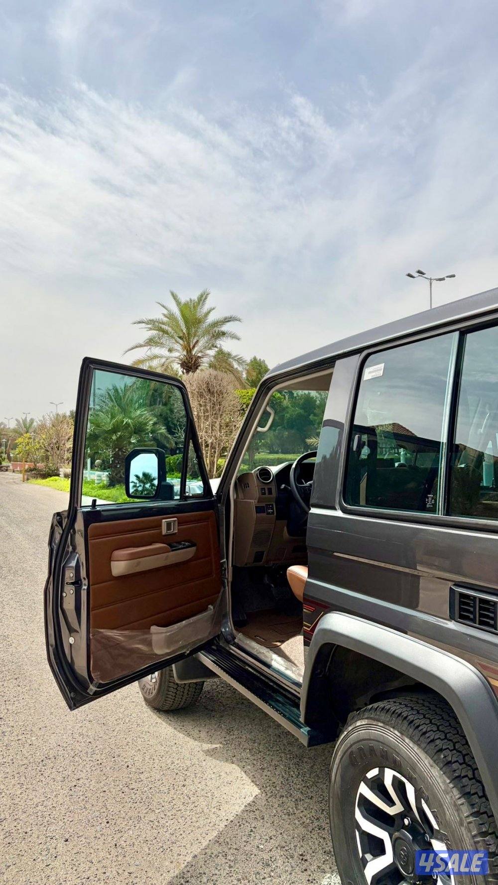 لاند كروزر ( ربع ) LX Toyota5