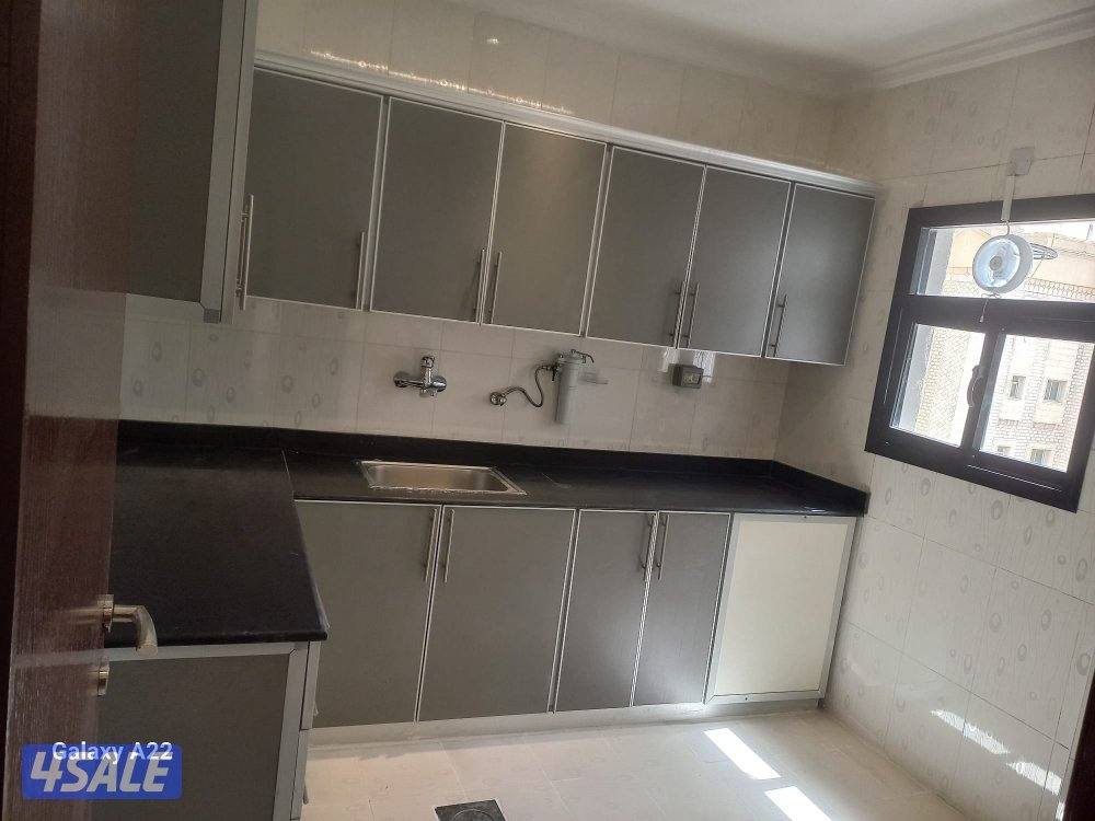 شقه للايجار بالمهبوله قطعه 1 شارع 3280