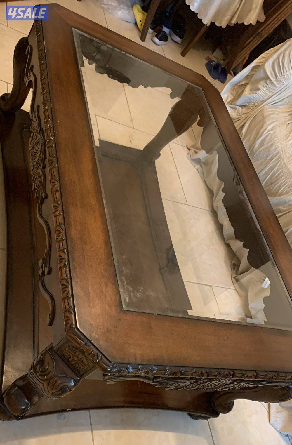 للبيع طاولة لغرفة الجلوس خشب مع زجاج1