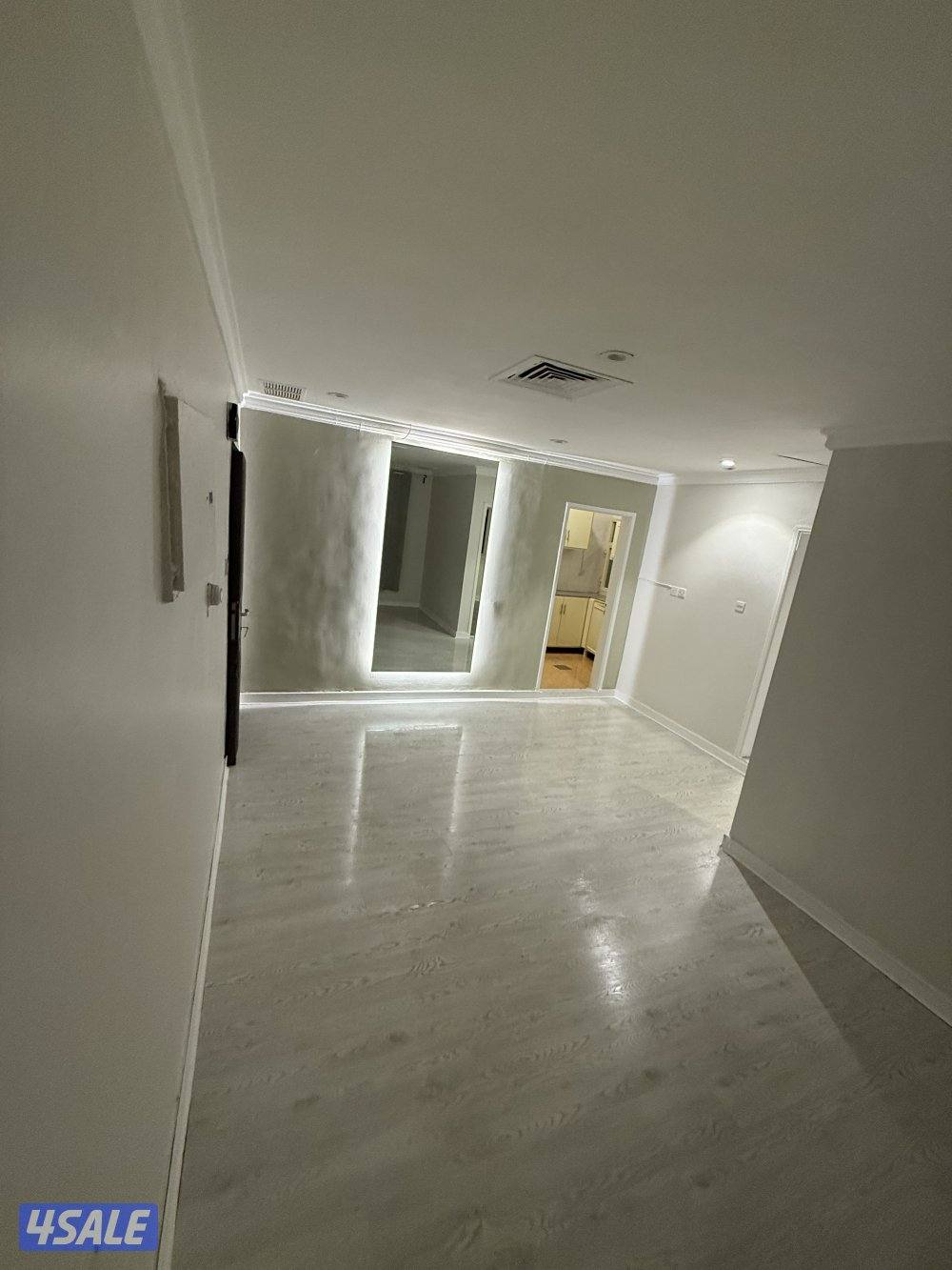 يوجد لدينا شقق الايجار غرفة وصالة ومطبخ وحمام تشطيب سوبر لوكس يوجد 🚘🚙5