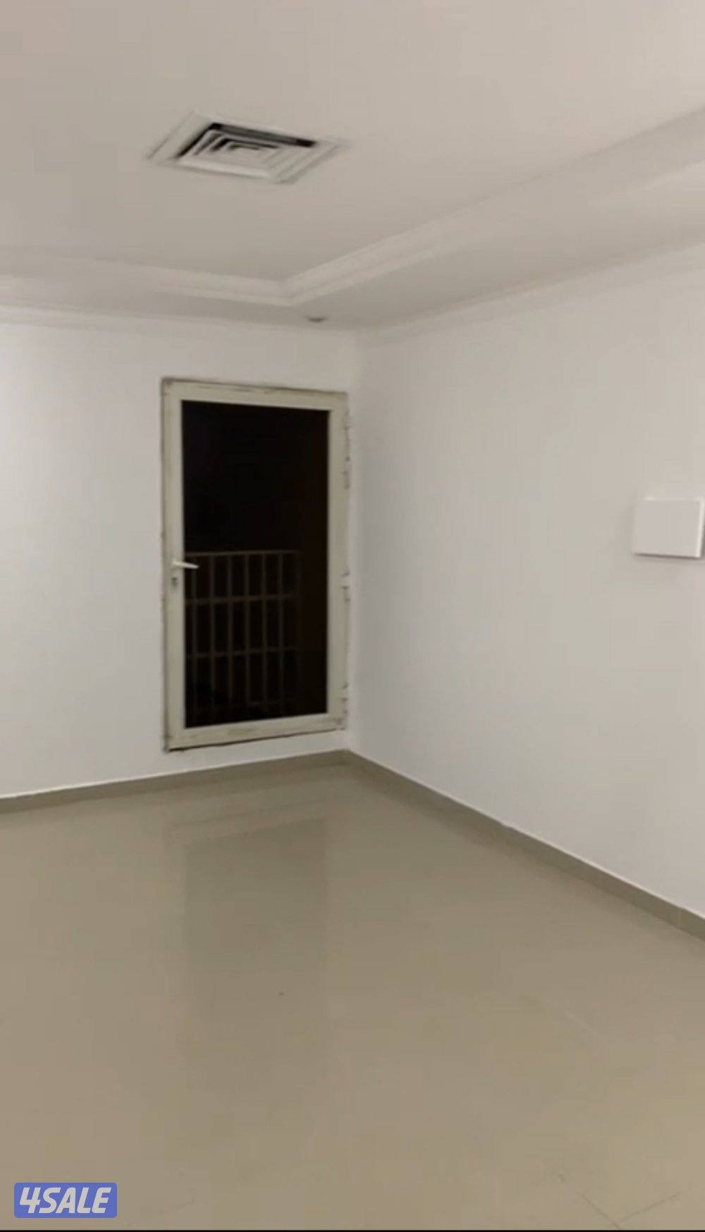 للإيجار شقة غرفة وصاله وحمام ومطبخ0