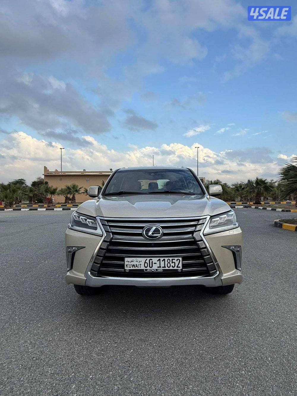 لكزس LX570 موديل ٢٠١٦ وارد الخليج له ملف في الساير0