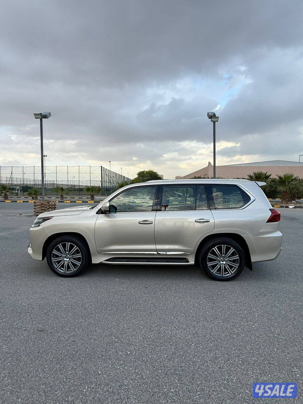 لكزس LX570 موديل ٢٠١٦ وارد الخليج له ملف في الساير2