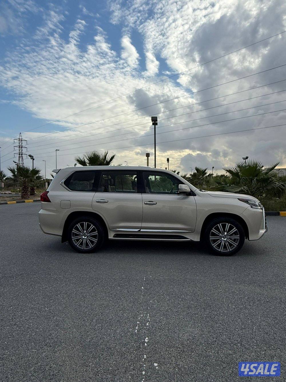 لكزس LX570 موديل ٢٠١٦ وارد الخليج له ملف في الساير3