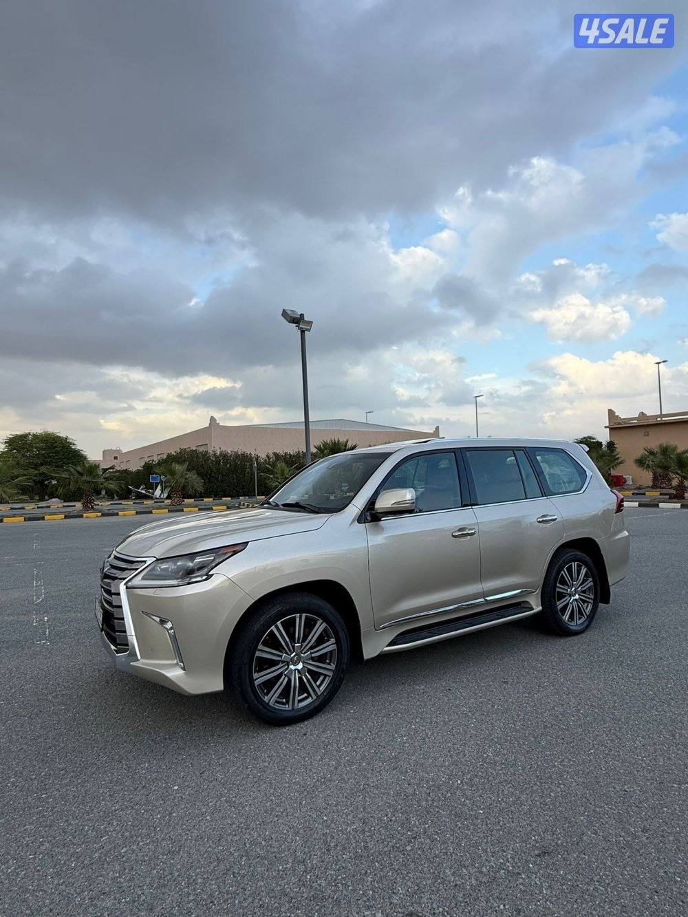 لكزس LX570 موديل ٢٠١٦ وارد الخليج له ملف في الساير5