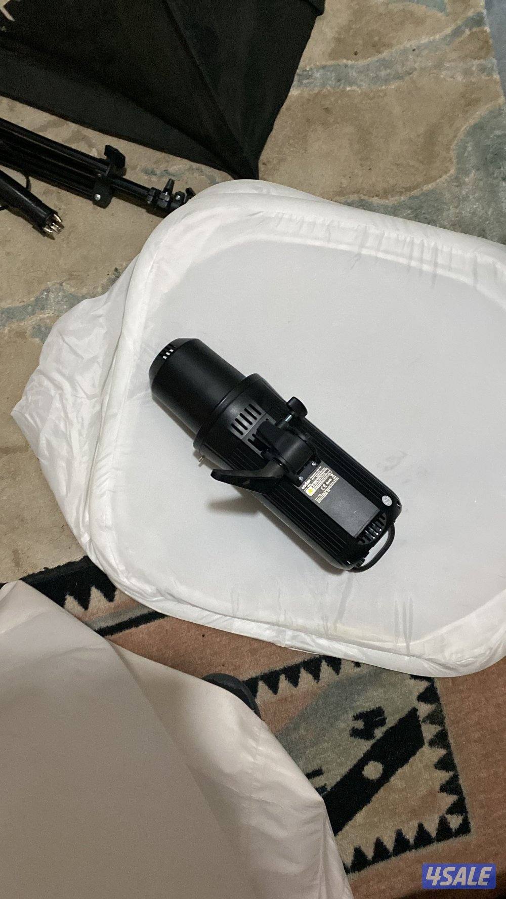 للبيع عدد2فلاش للإستديو تصوير بقيمة140دينار1