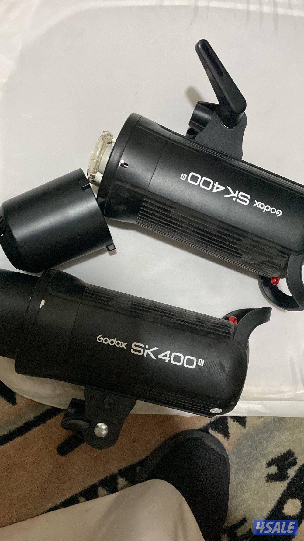 للبيع عدد2فلاش للإستديو تصوير بقيمة140دينار2