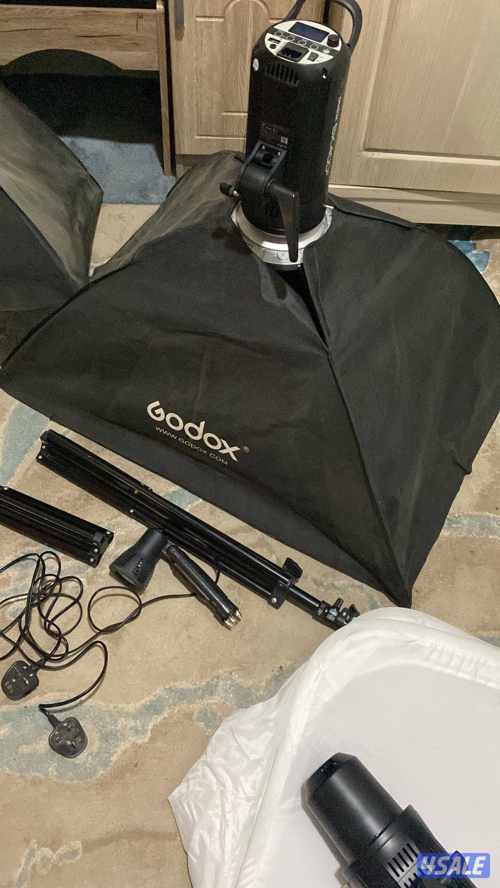 للبيع عدد2فلاش للإستديو تصوير بقيمة140دينار3