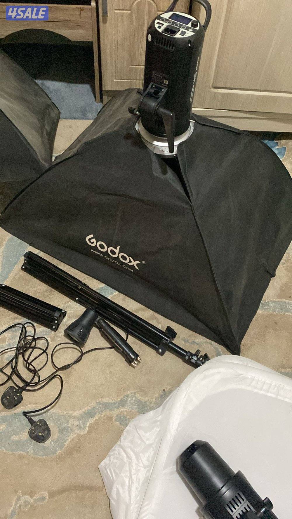 للبيع عدد2فلاش للإستديو تصوير بقيمة140دينار5