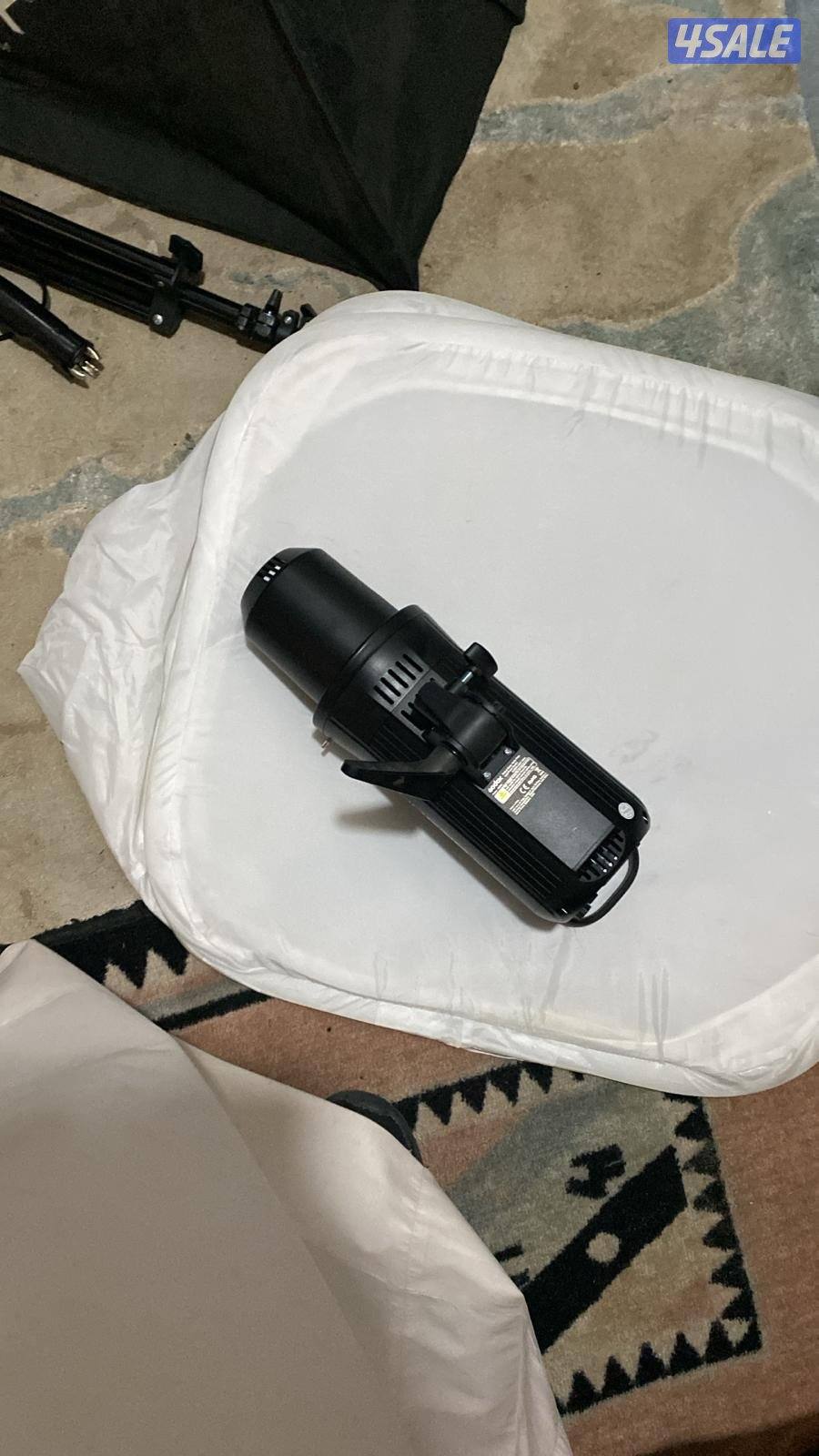 للبيع عدد2فلاش للإستديو تصوير بقيمة140دينار6