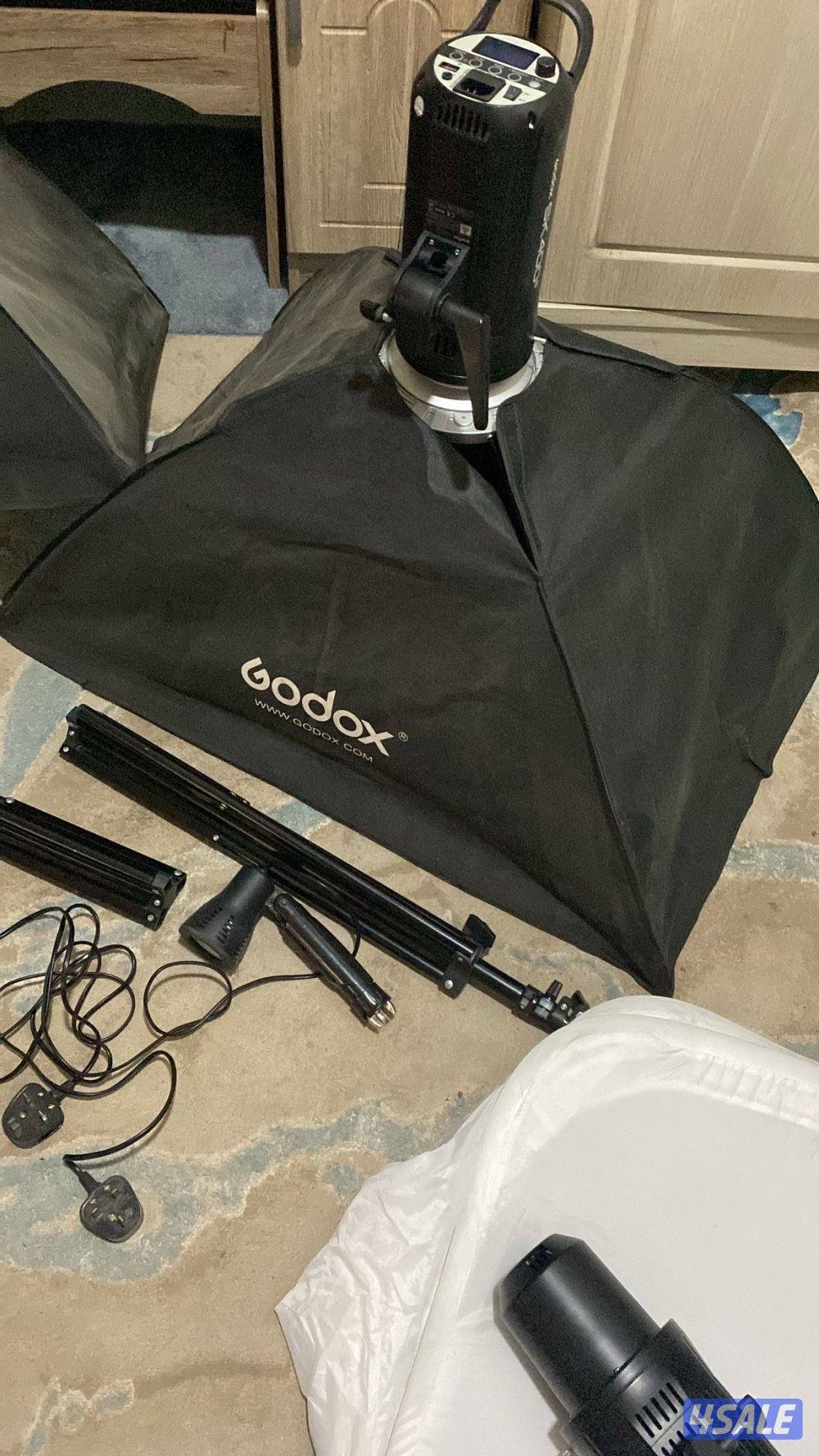 للبيع عدد2فلاش للإستديو تصوير بقيمة140دينار8