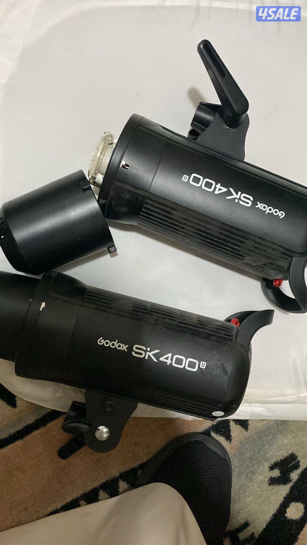 للبيع عدد2فلاش للإستديو تصوير بقيمة140دينار10