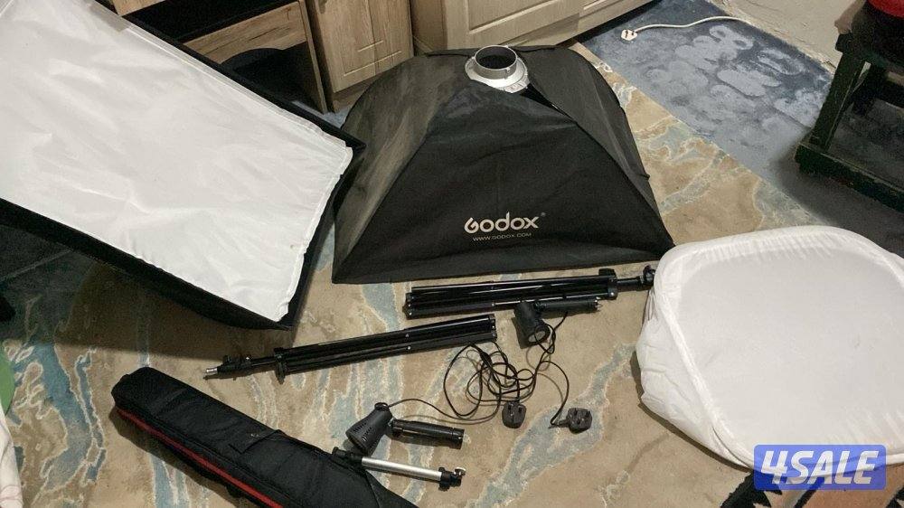 للبيع عدد2فلاش للإستديو تصوير بقيمة140دينار11