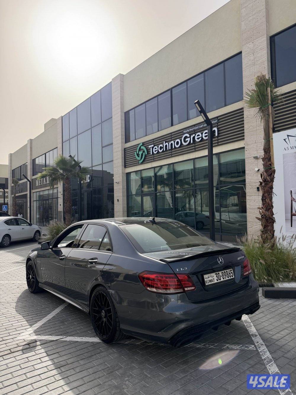 للبيع مرسيدس E63 S AMG توين تيربو 2015 شرط الفحص بحالة طيبه3