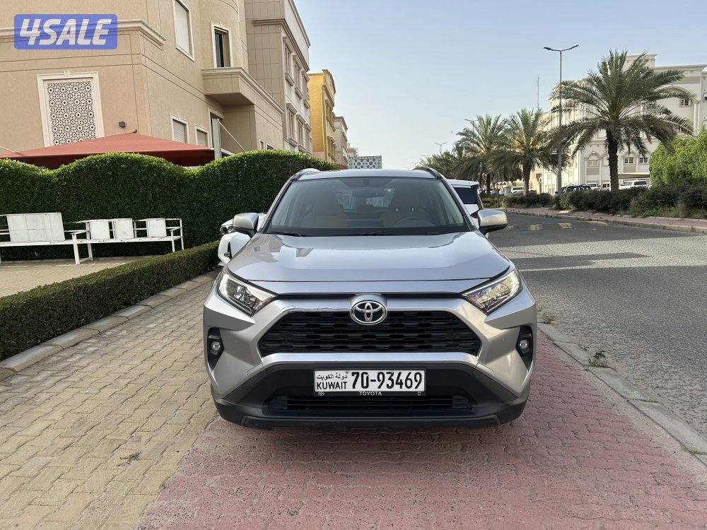 للبيع تويوتا راف 40