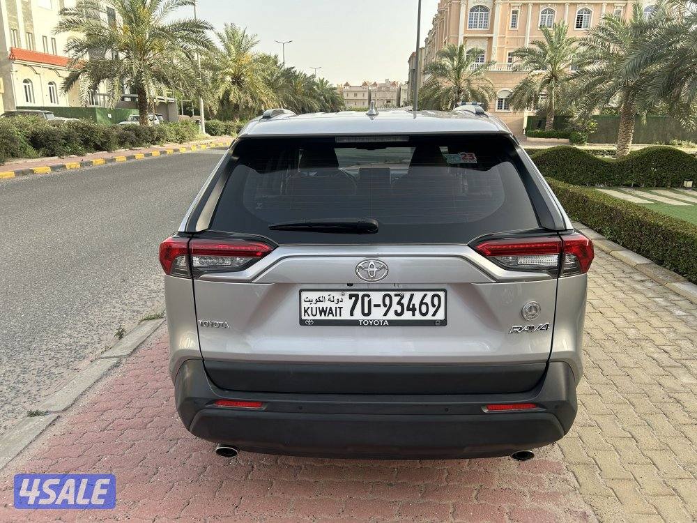 للبيع تويوتا راف 43