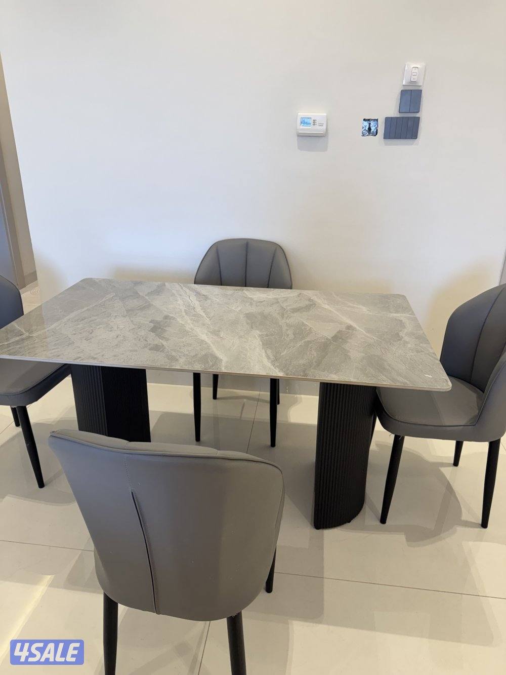 طاوله طعام140 في 80 اربع كراسي0