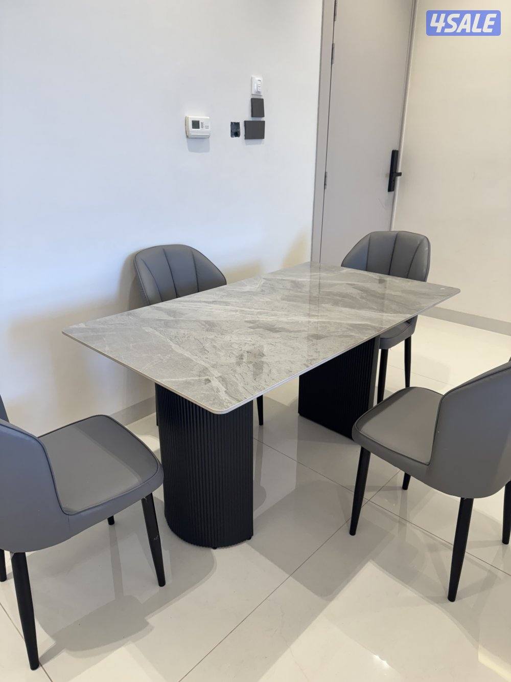 طاوله طعام140 في 80 اربع كراسي1