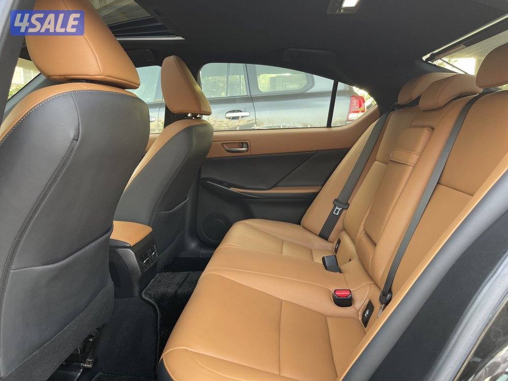 لكزس is300 صبغ الوكاله تحت الكفاله موديل 20245