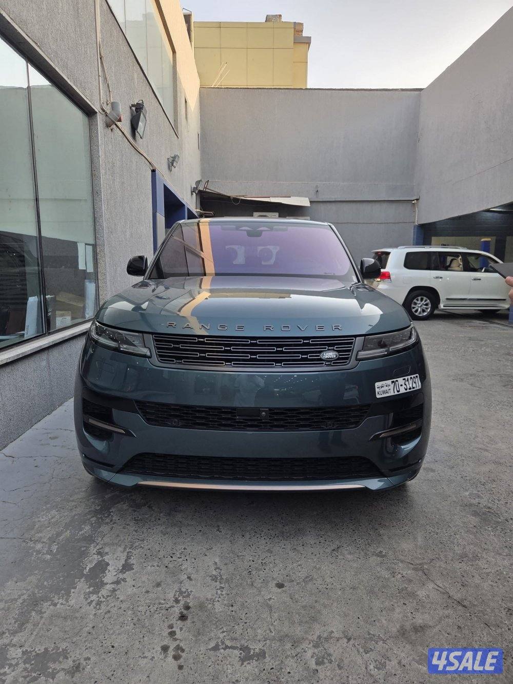 للبيع رنج سبورت 2023  6 سلندر HSE P400 dynamic ماشي 47 صبغ الوكاله4