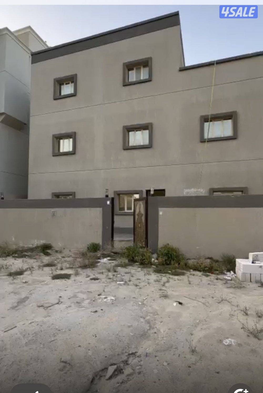 للايجار دور ارضي صباح الاحمد ويوجد شقق0